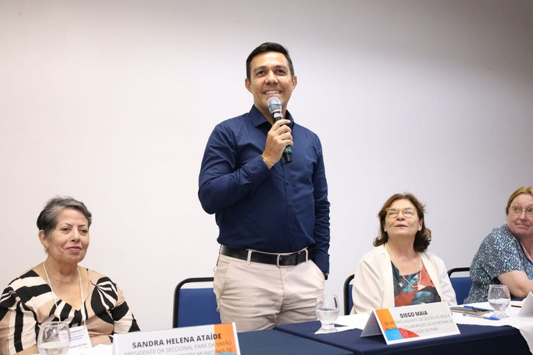 MEC debate planos decenais de educação em PA e PE