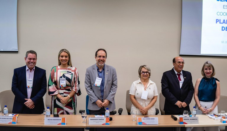 Região Centro-Oeste debate Planos Decenais de Educação