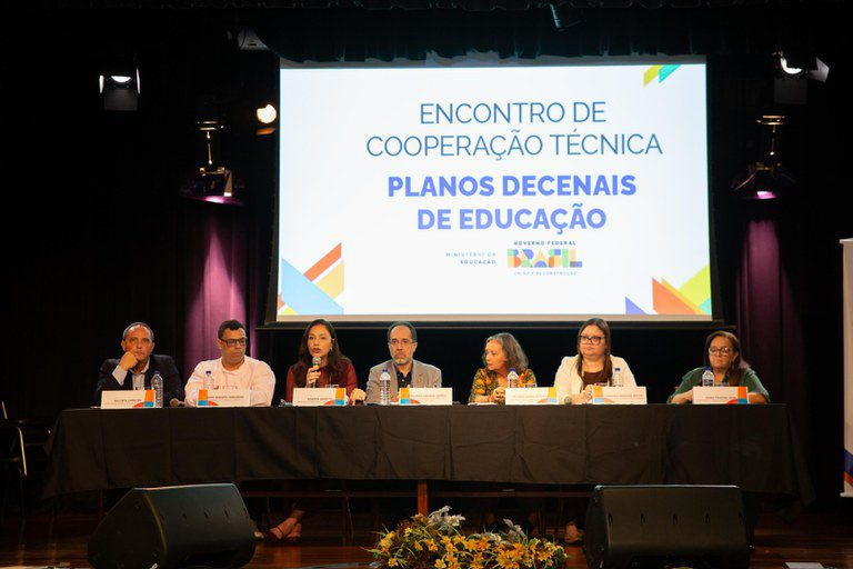 MEC debate planos decenais de educação nas regiões Sul e Sudeste
